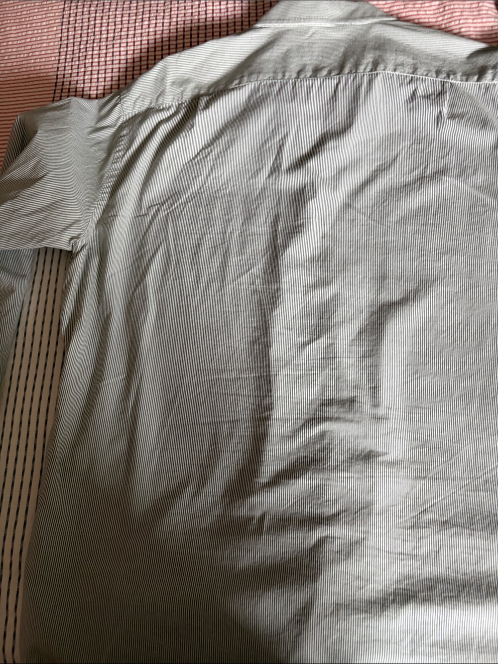 Untuckit - Picture 3 of 3